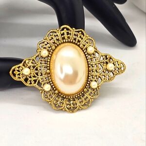Vintage 1928 Brand Pearl Brooch in Gold-tone